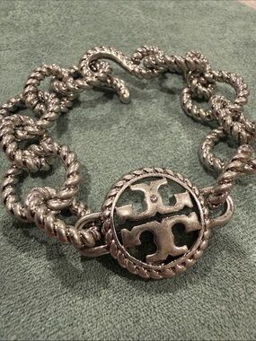 Tory Burch Silver-Tone Twisted Rope Logo Bracelet | 7.5 inches